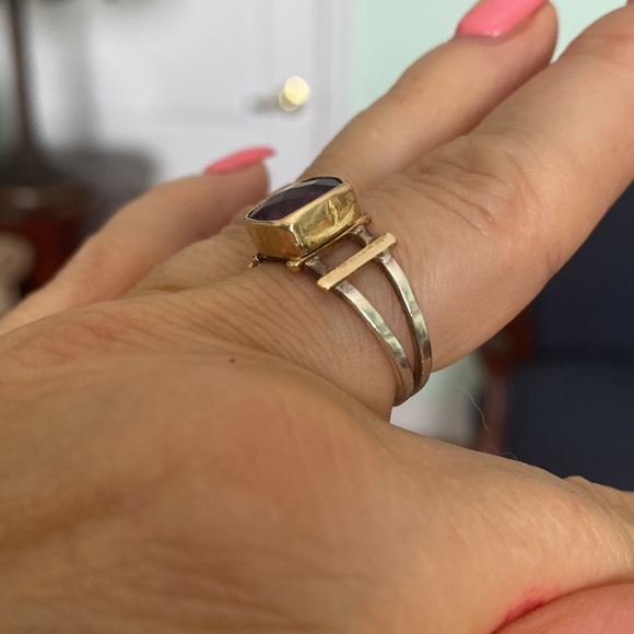 Gold and silver combination amethyst ring. Size 7. - Picture 6 of 8